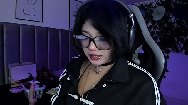 Snapshot of Kitty_Gang chatting on July 7, 2026, 6:47 am Kitty Gang online show from July 7, 2026, 6:47 am