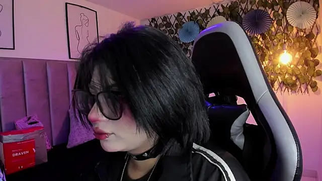 Snapshot of Kitty_Gang chatting on August 6, 2026, 12:38 am Kitty Gang online show from August 6, 2026, 12:38 am