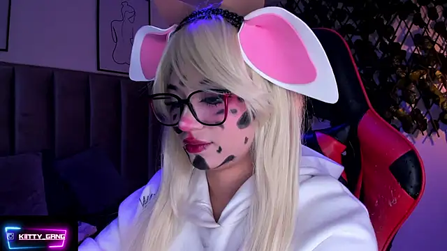 Kitty Gang online show from October 31, 2025, 2:30 am