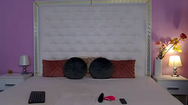 Snapshot of Lenna_Paul chatting on July 22, 2026, 4:25 am Lenna Paul online show from July 22, 2026, 4:25 am