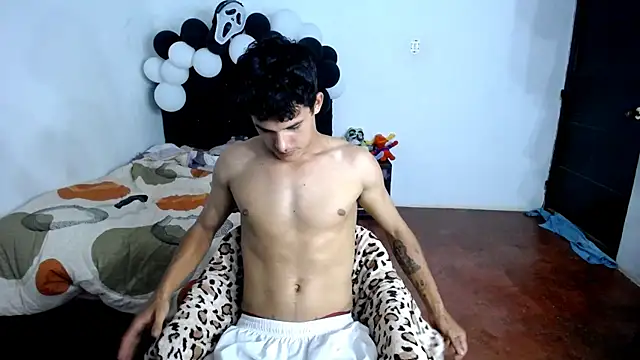 Snapshot of freddy_romas chatting on October 8, 2025, 4:03 am freddy romas online show from October 8, 2025, 4:03 am