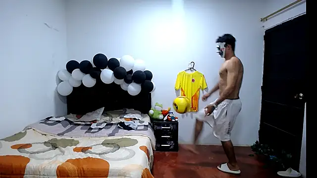 Snapshot of freddy_romas chatting on October 12, 2025, 3:52 am freddy romas online show from October 12, 2025, 3:52 am