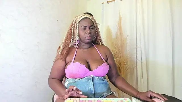 Snapshot of Leslie_browm chatting on February 19, 2026, 9:06 am Leslie browm online show from February 19, 2026, 9:06 am