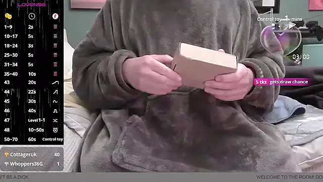 Snapshot of BondBroken chatting on November 20, 2025, 7:36 pm BondBroken online show from November 20, 2025, 7:36 pm