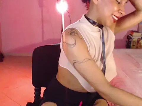 selene gils online show from September 12, 2025, 2:55 am