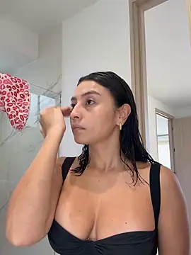 Snapshot of Gia_Ferh chatting on March 8, 2026, 6:33 pm Gia Ferh online show from March 8, 2026, 6:33 pm