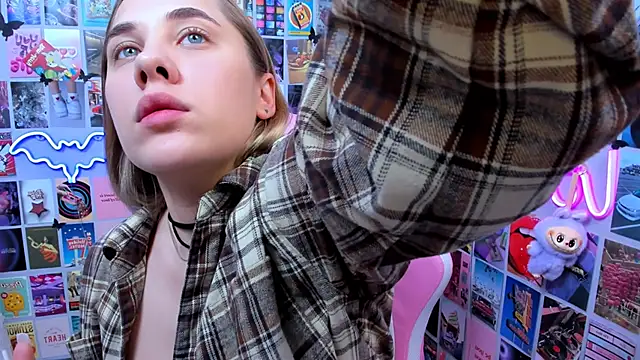 Snapshot of MiaMilas chatting on October 20, 2025, 4:25 am MiaMilas online show from October 20, 2025, 4:25 am