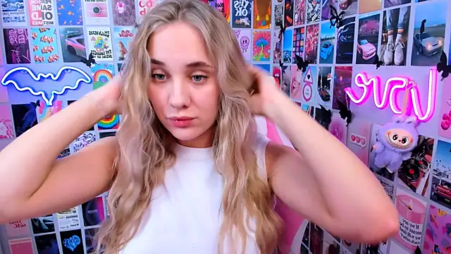 MiaMilas online show from December 16, 2025, 2:10 pm