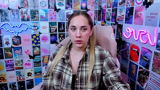 Snapshot of MiaMilas chatting on October 7, 2025, 5:14 pm MiaMilas online show from October 7, 2025, 5:14 pm