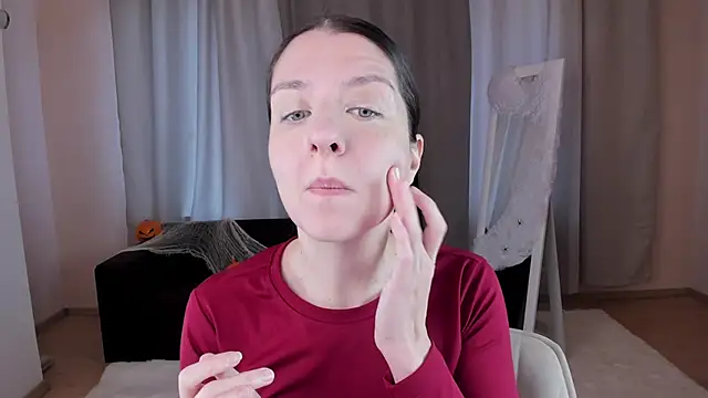 Snapshot of helentasty chatting on October 25, 2025, 2:44 am helentasty online show from October 25, 2025, 2:44 am