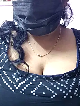 Snapshot of mallu-sumi chatting on December 5, 2025, 6:06 pm mallu-sumi online show from December 5, 2025, 6:06 pm