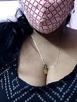 mallu-sumi online show from May 7, 2026, 6:33 pm
