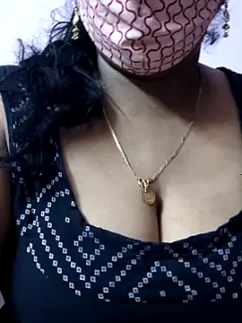 mallu-sumi online show from May 19, 2026, 6:59 pm
