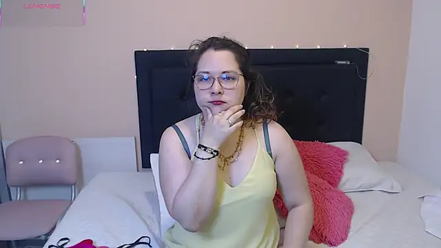 Snapshot of May_Carlier chatting on March 19, 2025, 4:03 am May Carlier online show from March 19, 2025, 4:03 am