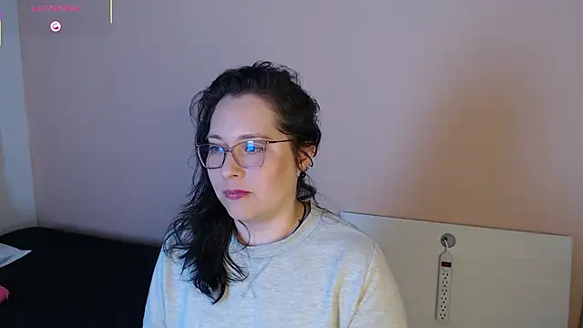 May Carlier online show from February 3, 2026, 12:43 am