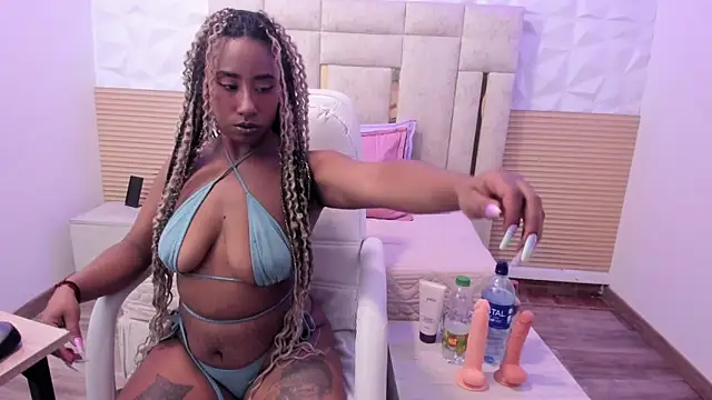 Snapshot of _Eveelyn chatting on February 27, 2026, 7:24 pm Eveelyn online show from February 27, 2026, 7:24 pm