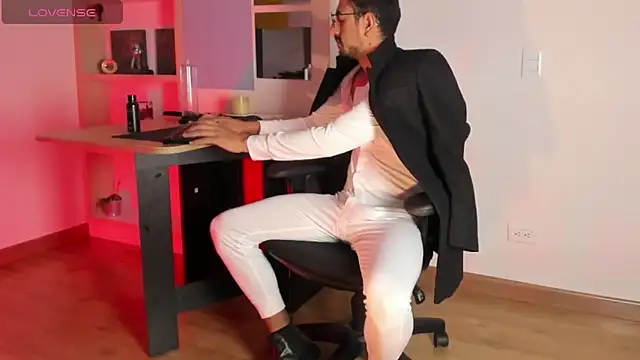 pablo-rincon95 online show from December 2, 2025, 11:23 am