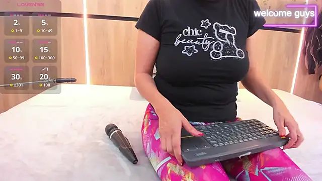 Snapshot of adela_chase chatting on October 16, 2025, 3:04 am adela chase online show from October 16, 2025, 3:04 am