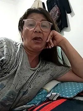 Snapshot of Aranza-Queen chatting on November 15, 2025, 4:27 am Aranza-Queen online show from November 15, 2025, 4:27 am