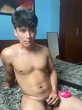 Snapshot of LiamEvans_0 chatting on February 4, 2025, 10:34 pm LiamEvans 0 online show from February 4, 2025, 10:34 pm