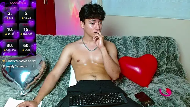Snapshot of LiamEvans_0 chatting on February 15, 2025, 10:42 pm LiamEvans 0 online show from February 15, 2025, 10:42 pm
