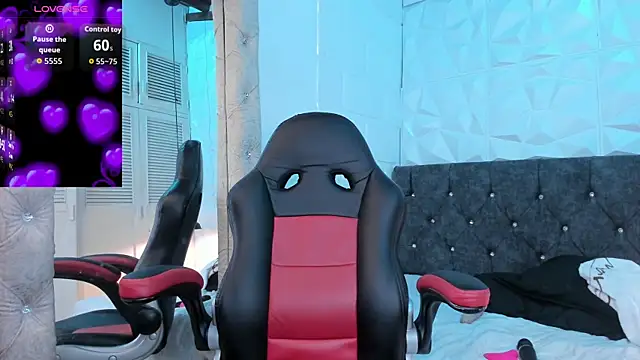 Snapshot of Emma_dl2 chatting on November 7, 2025, 5:17 pm Emma dl2 online show from November 7, 2025, 5:17 pm