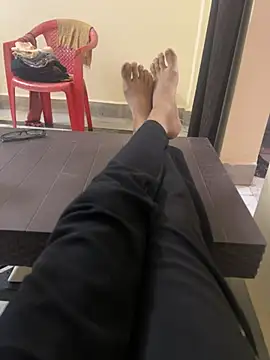 Privateseducer online show from December 4, 2025, 1:21 pm