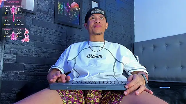 Snapshot of Romancartier_1 chatting on October 12, 2025, 11:22 am Romancartier 1 online show from October 12, 2025, 11:22 am