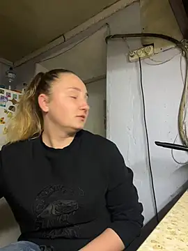 Snapshot of Joannakiss chatting on March 11, 2025, 8:42 pm Joannakiss online show from March 11, 2025, 8:42 pm