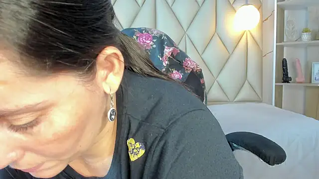 Snapshot of angelswets chatting on December 3, 2025, 1:54 pm angelswets online show from December 3, 2025, 1:54 pm