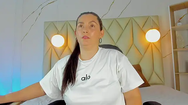 Snapshot of angelswets chatting on November 11, 2025, 2:45 pm angelswets online show from November 11, 2025, 2:45 pm