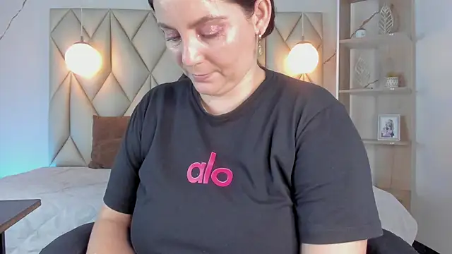 Snapshot of angelswets chatting on November 29, 2025, 1:44 pm angelswets online show from November 29, 2025, 1:44 pm