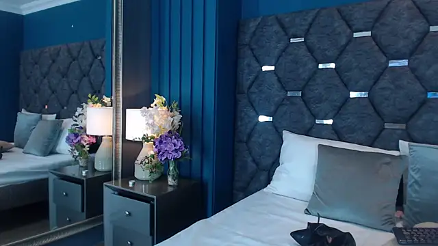 Snapshot of VanessaGlenn chatting on October 31, 2025, 3:19 pm VanessaGlenn online show from October 31, 2025, 3:19 pm