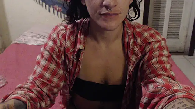 Snapshot of MissRebeka chatting on August 4, 2026, 10:47 pm MissRebeka online show from August 4, 2026, 10:47 pm