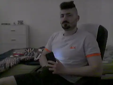 Snapshot of Hkl95555 chatting on October 16, 2025, 11:57 pm Hkl95555 online show from October 16, 2025, 11:57 pm