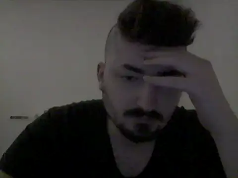 Snapshot of Hkl95555 chatting on September 18, 2025, 12:35 am Hkl95555 online show from September 18, 2025, 12:35 am