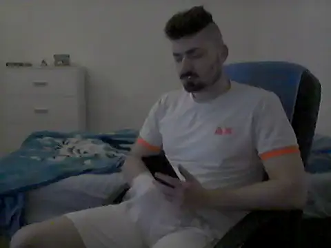 Snapshot of Hkl95555 chatting on October 6, 2025, 12:01 am Hkl95555 online show from October 6, 2025, 12:01 am