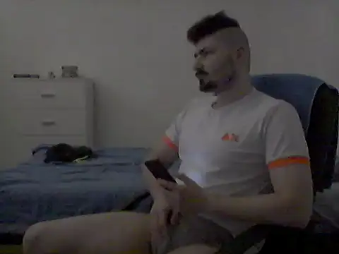 Snapshot of Hkl95555 chatting on September 24, 2025, 11:32 pm Hkl95555 online show from September 24, 2025, 11:32 pm