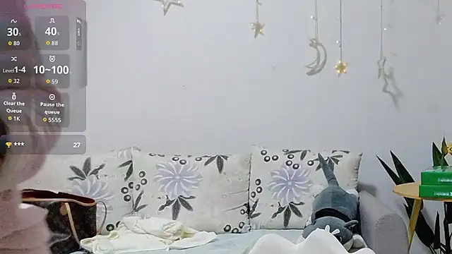 Snapshot of fanfan-FF chatting on October 27, 2025, 1:23 pm fanfan-FF online show from October 27, 2025, 1:23 pm