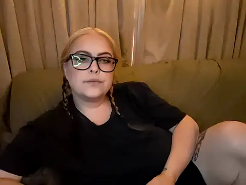 Snapshot of ChubbyBubs chatting on February 6, 2025, 9:43 am ChubbyBubs online show from February 6, 2025, 9:43 am