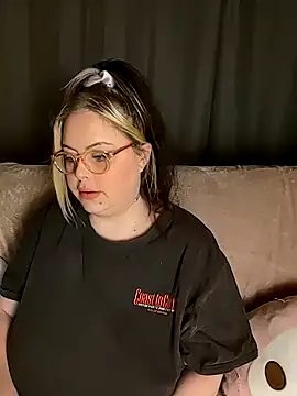 Snapshot of ChubbyBubs chatting on October 27, 2025, 4:52 pm ChubbyBubs online show from October 27, 2025, 4:52 pm