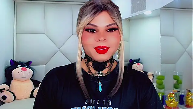 Snapshot of AdanKinng chatting on October 28, 2025, 6:23 am AdanKinng online show from October 28, 2025, 6:23 am