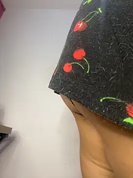 CinnamonCookiez online show from November 23, 2025, 4:00 am