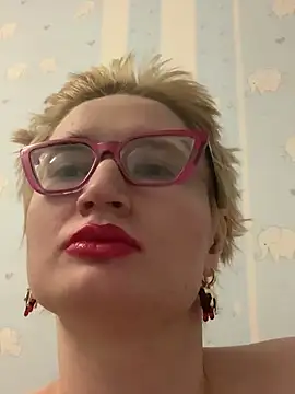 Snapshot of Charlotteeroseee chatting on February 9, 2025, 12:49 am Charlotteeroseee online show from February 9, 2025, 12:49 am