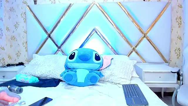 LaurenHu online show from March 18, 2025, 3:23 am