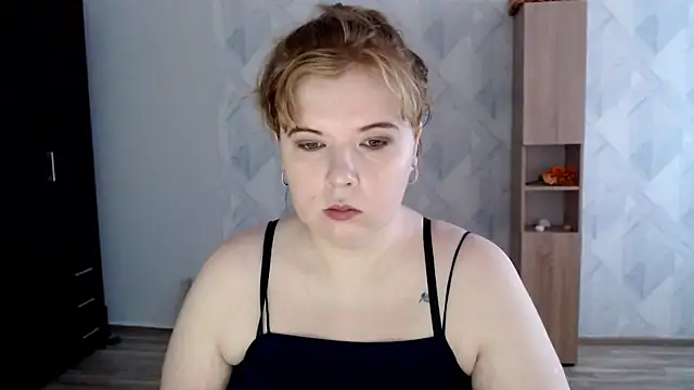 Snapshot of Melina_Hot9 chatting on October 13, 2025, 9:44 am Melina Hot9 online show from October 13, 2025, 9:44 am