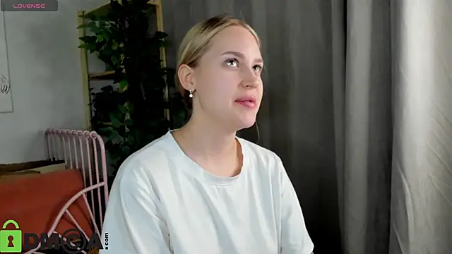 Snapshot of Carol__Cox chatting on December 14, 2025, 10:48 pm Carol Cox online show from December 14, 2025, 10:48 pm