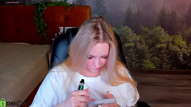 Snapshot of Carol__Cox chatting on October 14, 2025, 11:25 pm Carol Cox online show from October 14, 2025, 11:25 pm