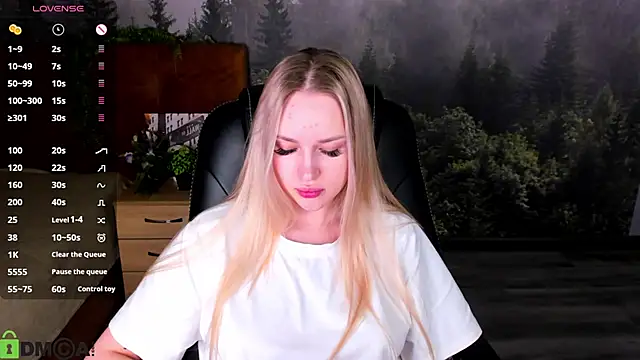 Snapshot of Carol__Cox chatting on October 14, 2025, 12:11 am Carol Cox online show from October 14, 2025, 12:11 am