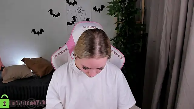 Snapshot of Carol__Cox chatting on October 31, 2025, 9:43 pm Carol Cox online show from October 31, 2025, 9:43 pm